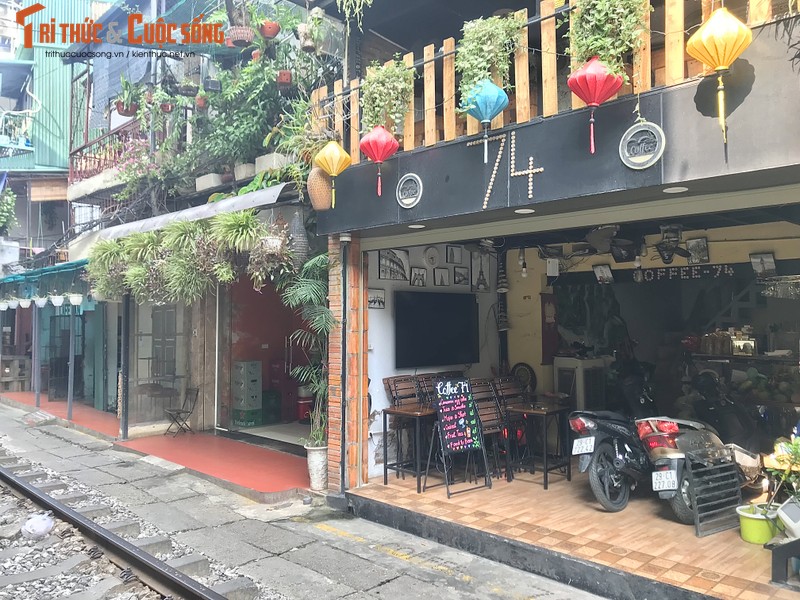 Toan canh pho cafe duong Tau ngay dau bi rao chan-Hinh-11