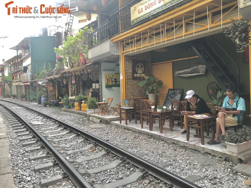 Toan canh pho cafe duong Tau ngay dau bi rao chan-Hinh-12