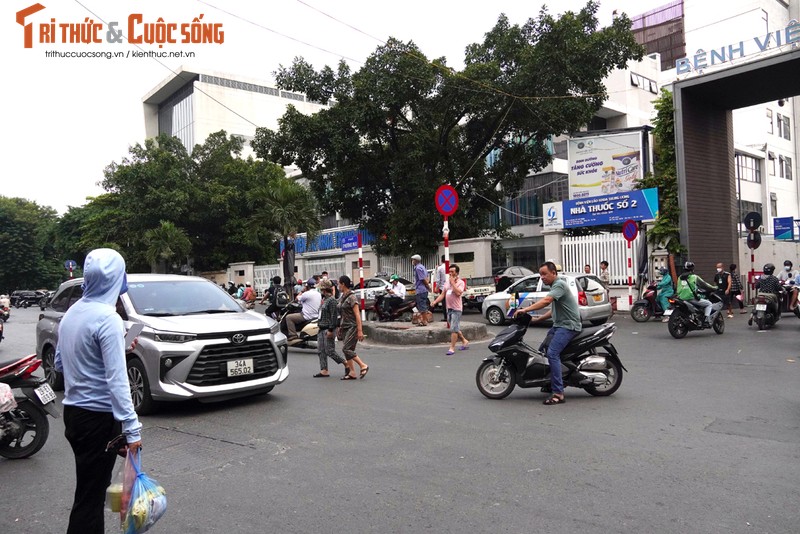 Ha Noi: Vo tu sang duong, nguoi dan nhu “dua gion voi tu than“-Hinh-15