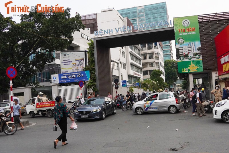 Ha Noi: Vo tu sang duong, nguoi dan nhu “dua gion voi tu than“-Hinh-16