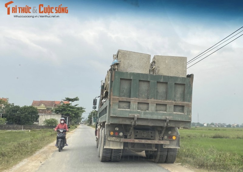 Quang Binh: Xe Howo cua Cty Tien Phong xem thuong tinh mang nguoi dan?