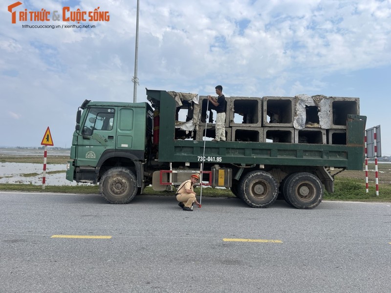 Quang Binh: Luc luong chuc nang vao cuoc kiem tra noi dung bao phan anh