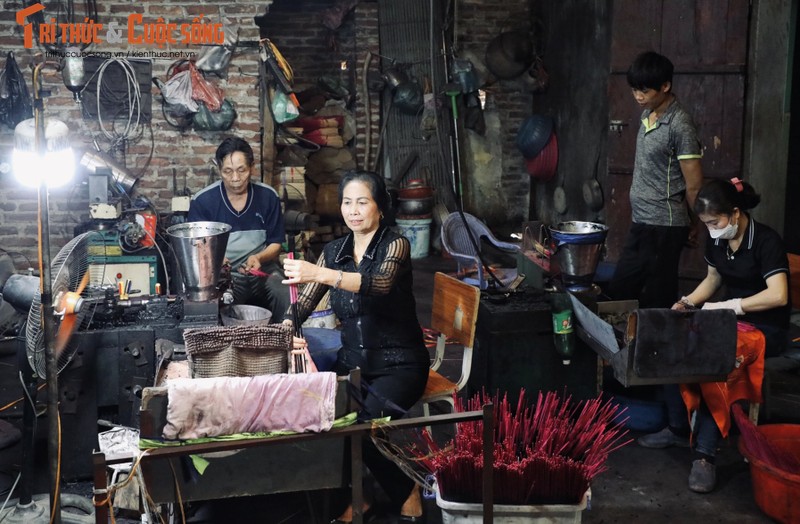 Can canh quy trinh lam loai huong den doc dao cua lang Choa