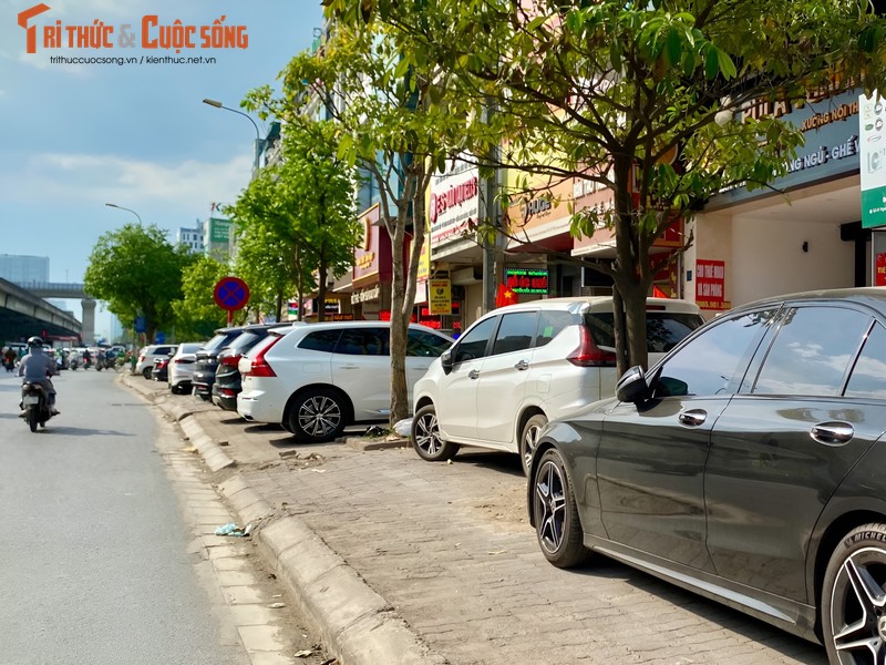 Ha Noi: Muon kieu lan chiem long duong, via he tren duong Nguyen Xien-Hinh-2