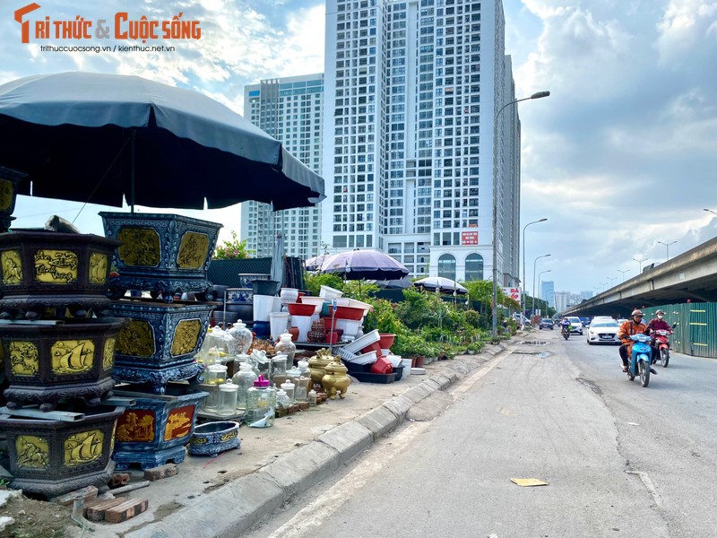 Ha Noi: Muon kieu lan chiem long duong, via he tren duong Nguyen Xien-Hinh-6