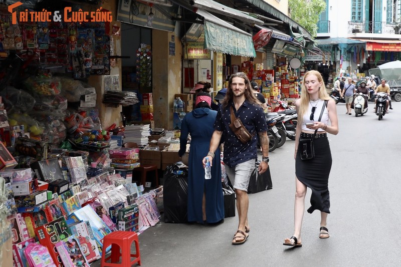 Via he tai khu pho co Ha Noi van bi chiem dung nghiem trong-Hinh-5