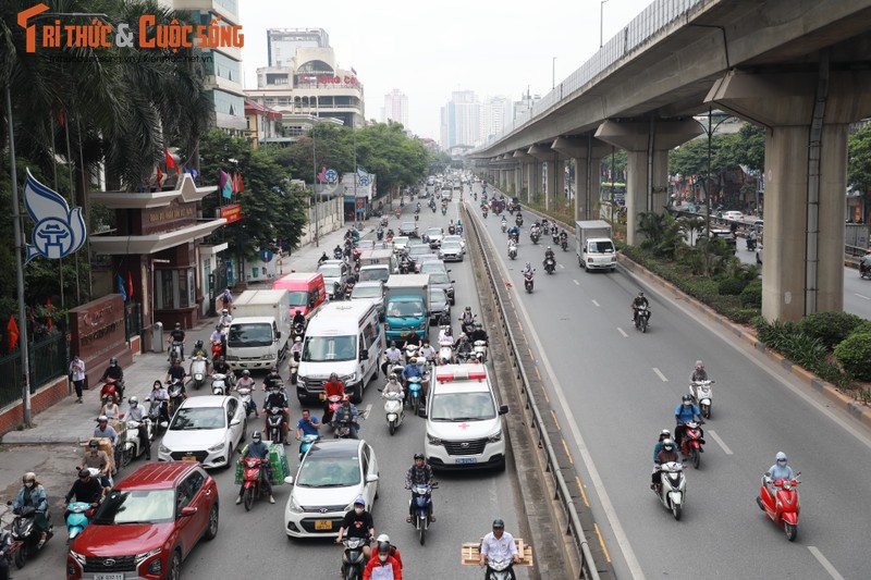 Ha Noi: Toan canh tuyen duong Nguyen Trai sap dung 8 “lo cot“-Hinh-5