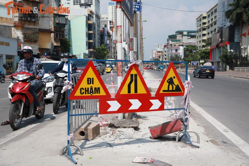 Can canh con duong khong bong cay, nong nhat Thu do