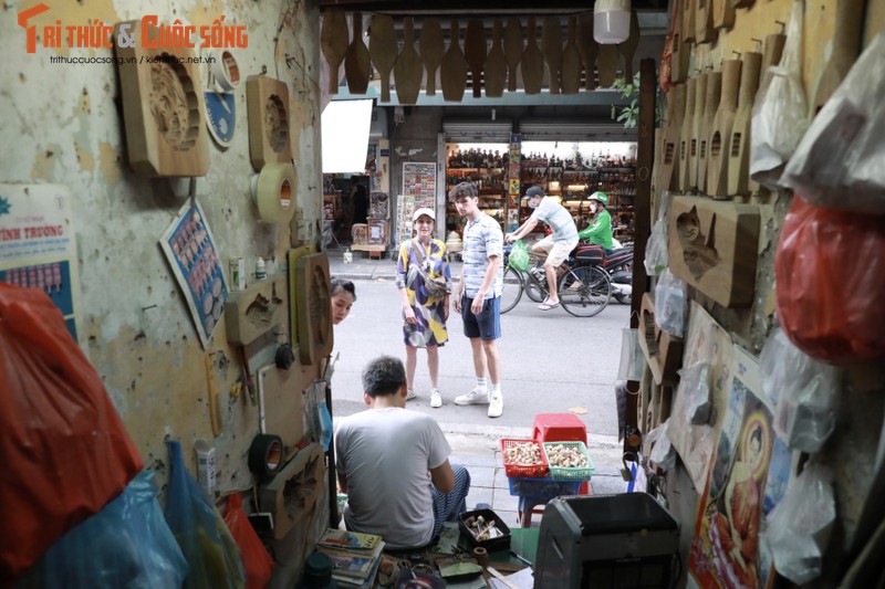 Gan nua doi nguoi giu nghe khac con dau thu cong o Ha Noi-Hinh-11