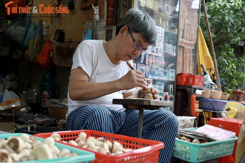 Gan nua doi nguoi giu nghe khac con dau thu cong o Ha Noi-Hinh-2