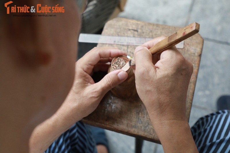 Gan nua doi nguoi giu nghe khac con dau thu cong o Ha Noi-Hinh-4