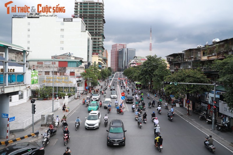 Ha Noi: Can canh giao thong tai cau vuot chu C vao gio cao diem