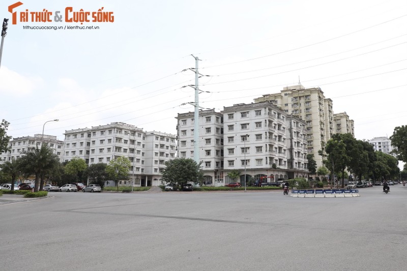 Ha Noi: Xot xa 3 toa nha tai dinh cu “bo hoang” hang chuc nam