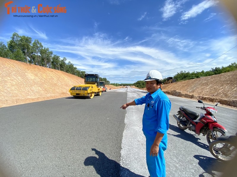 Vuot nang thang mua tren cong truong cao toc Van Ninh - Cam Lo-Hinh-5