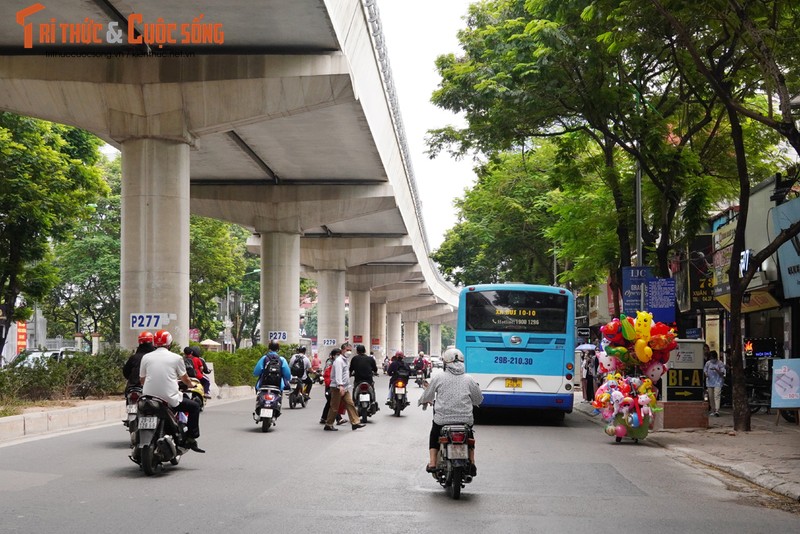 Ha Noi: Vo tu sang duong, nguoi dan nhu “dua gion voi tu than“-Hinh-13