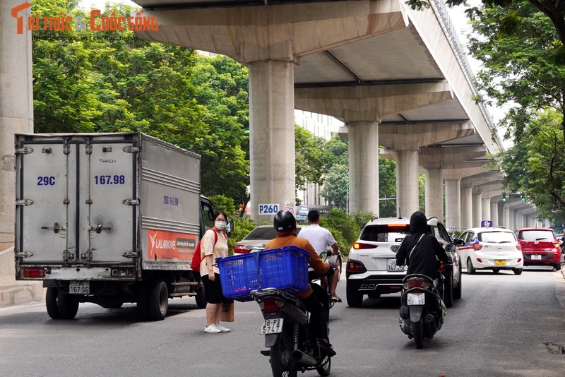 Ha Noi: Vo tu sang duong, nguoi dan nhu “dua gion voi tu than“-Hinh-14