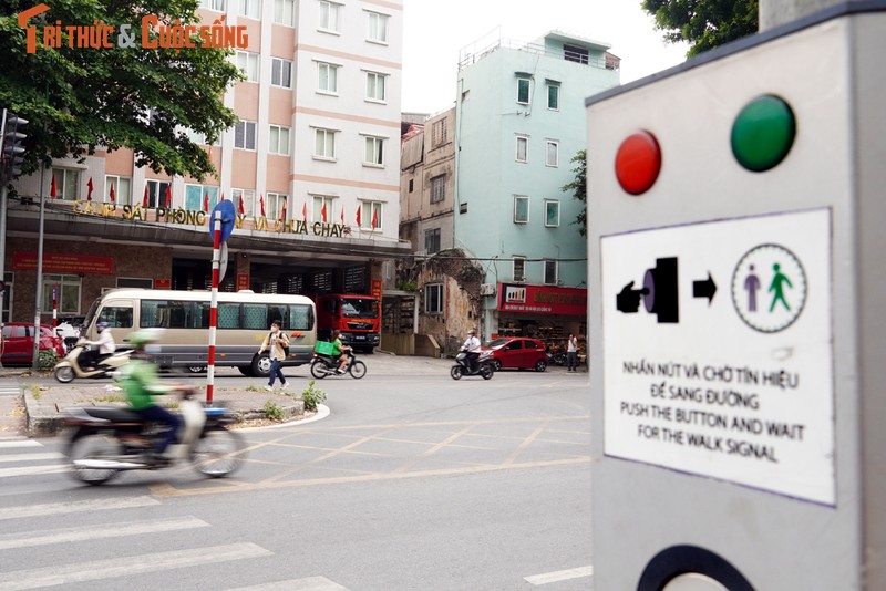 Ha Noi: Vo tu sang duong, nguoi dan nhu “dua gion voi tu than“-Hinh-17