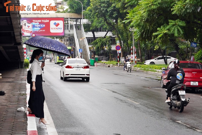 Ha Noi: Vo tu sang duong, nguoi dan nhu “dua gion voi tu than“-Hinh-7