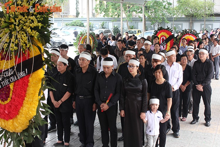 Con gai NS Duy Thanh nen dau thuong trong tang le cha-Hinh-2