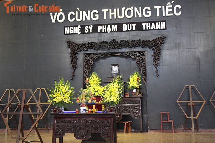 Con gai NS Duy Thanh nen dau thuong trong tang le cha