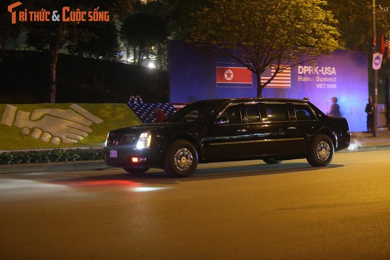 Doan xe don Tong thong Donald Trump roi khach san Marriott di san bay Noi Bai-Hinh-14