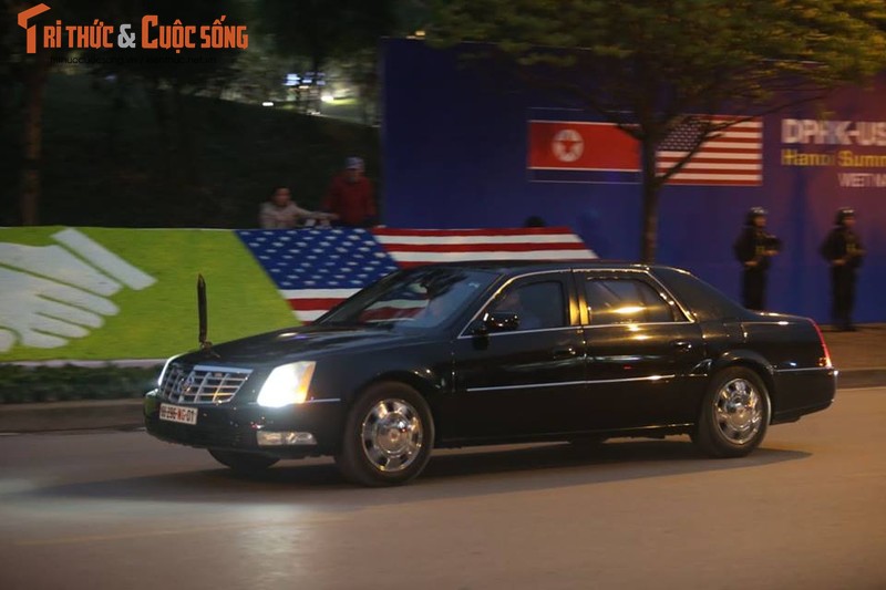 Doan xe don Tong thong Donald Trump roi khach san Marriott di san bay Noi Bai-Hinh-5