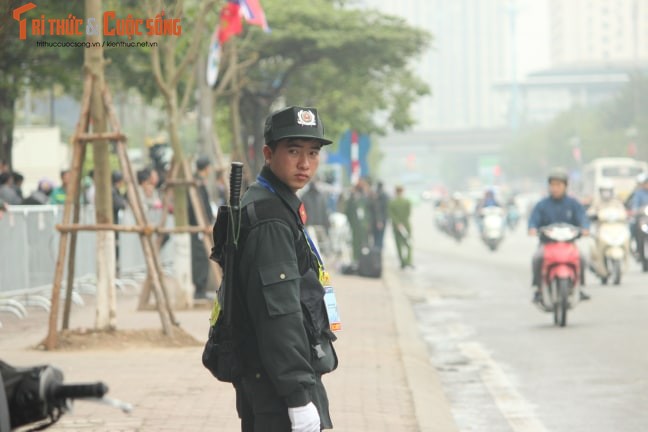Doan xe don Tong thong Donald Trump roi khach san Marriott di san bay Noi Bai-Hinh-9
