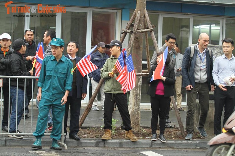 Xuc dong hinh anh nguoi dan Ha Noi don mung Chu tich Kim Jong-un-Hinh-6