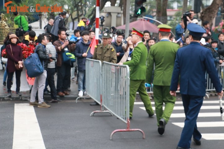 Xuc dong hinh anh nguoi dan Ha Noi don mung Chu tich Kim Jong-un-Hinh-7