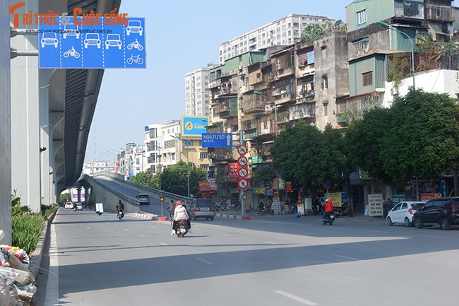 Duong pho Ha Noi bot ngot ngat trong ngay dau nghi Tet duong lich-Hinh-7