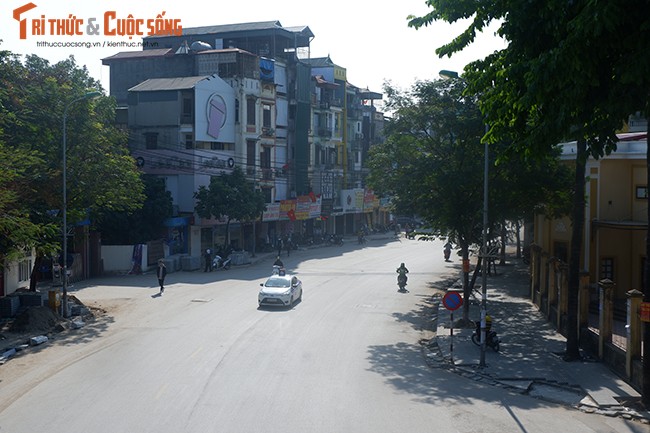 Duong pho Ha Noi bot ngot ngat trong ngay dau nghi Tet duong lich