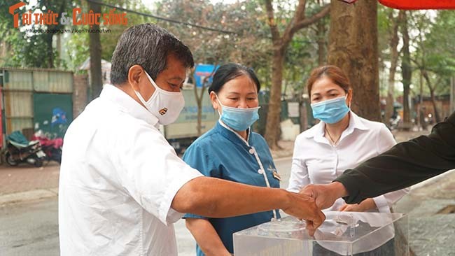 Ong Doan Ngoc Hai den Ha Noi, nguoi dan xum vao ung ho tien-Hinh-6