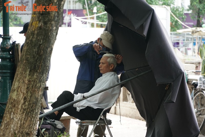 Nguoi dan Ha Noi co ro don dot lanh manh nhat tu dau mua-Hinh-4