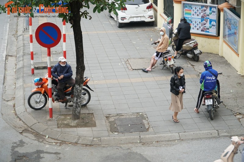 Nguoi dan Ha Noi co ro don dot lanh manh nhat tu dau mua-Hinh-8