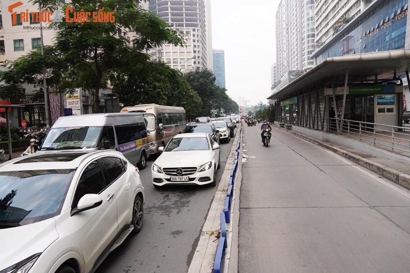 Chuyen “trai nguoc” rong ra o tuyen duong BRT