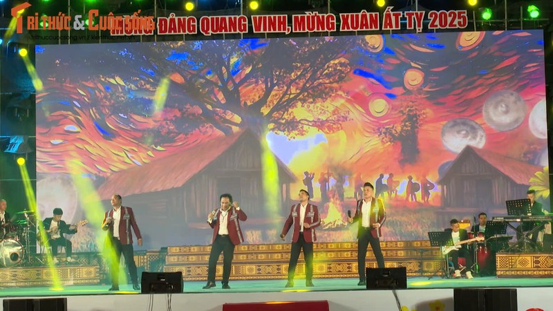 [LIVE] Nguoi dan ca nuoc han hoan chao xuan At Ty-Hinh-26