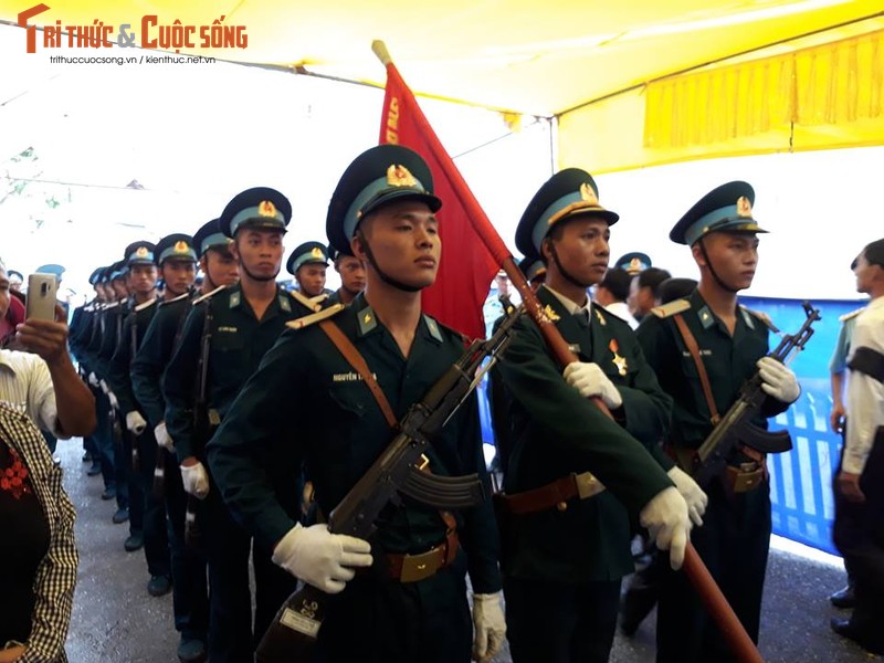 Nghen ngao tien dua hai phi cong Su-22 ve noi an nghi cuoi cung