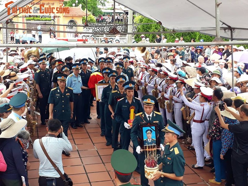 Nghen ngao tien dua hai phi cong Su-22 ve noi an nghi cuoi cung-Hinh-7