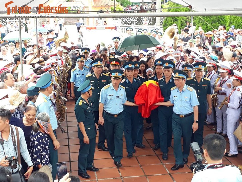 Nghen ngao tien dua hai phi cong Su-22 ve noi an nghi cuoi cung-Hinh-8