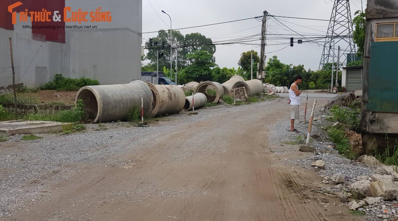 Hai Duong: Can canh 1,23km duong hon 3 nam chua hoan thanh-Hinh-3