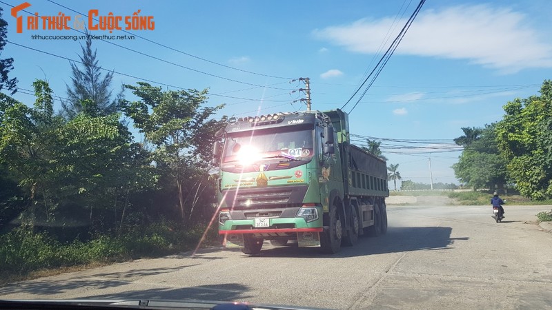 Hai Duong: Ben bai het phep, tau trong tai lon van tap nap vao boc do hang-Hinh-3