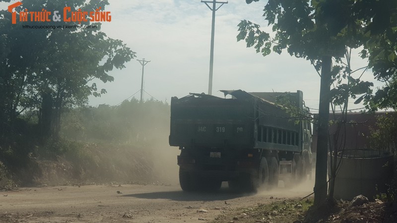 Hai Duong: Ben bai het phep, tau trong tai lon van tap nap vao boc do hang-Hinh-4