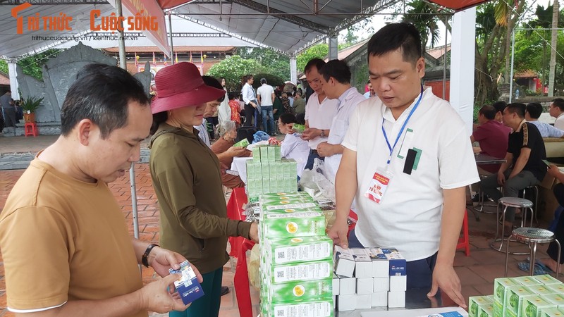 Nguoi dan duoc kham, nhan thuoc mien phi tai hoi den Bia 2024-Hinh-12