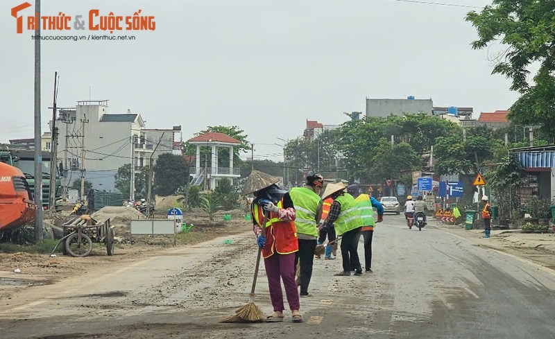 Hải Dương: San lấp dự án khu dân cư, xe tải “oanh tạc” đường 392B - Hình 12 Hai Duong: San lap du an khu dan cu, xe tai “oanh tac” duong 392B-Hinh-12