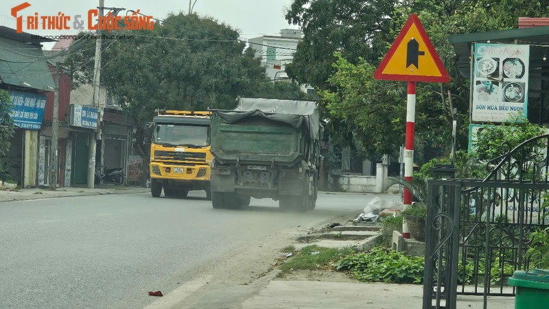 Hải Dương: San lấp dự án khu dân cư, xe tải “oanh tạc” đường 392B - Hình 4 Hai Duong: San lap du an khu dan cu, xe tai “oanh tac” duong 392B-Hinh-4