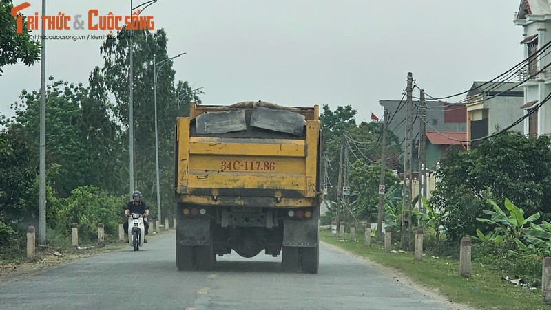 Hải Dương: San lấp dự án khu dân cư, xe tải “oanh tạc” đường 392B - Hình 5 Hai Duong: San lap du an khu dan cu, xe tai “oanh tac” duong 392B-Hinh-5