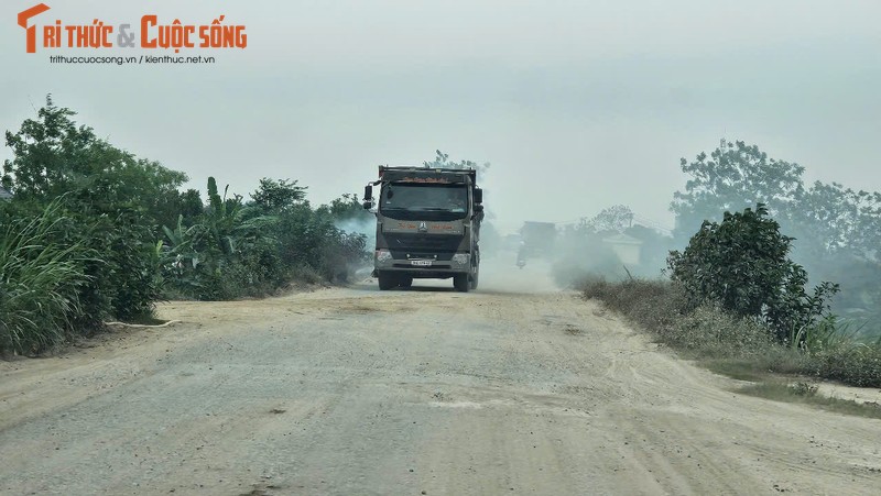 Hai Duong: San lap du an khu dan cu, xe tai “oanh tac” duong 392B-Hinh-9