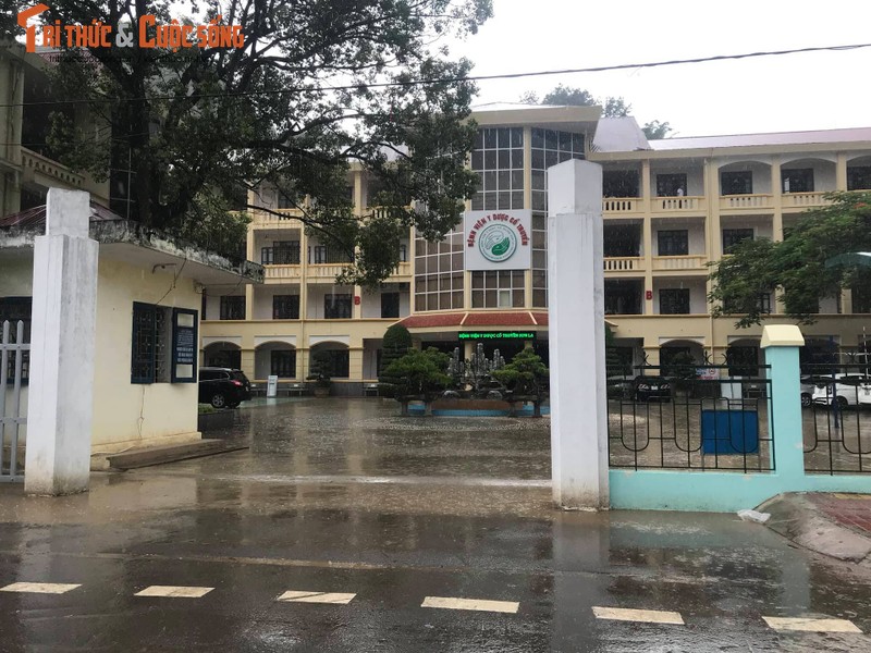 Nghi truc loi bao hiem o Son La: Hang tram benh nhan cung nhap vien-Hinh-5