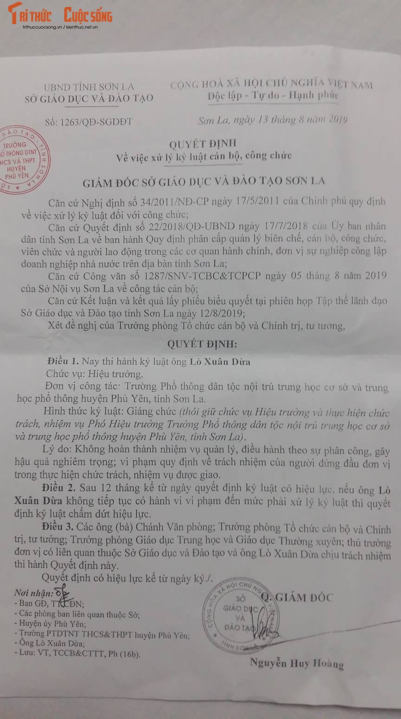 Hieu truong bi to bot xen khau phan an cua hoc sinh: Giang chuc xuong Hieu pho