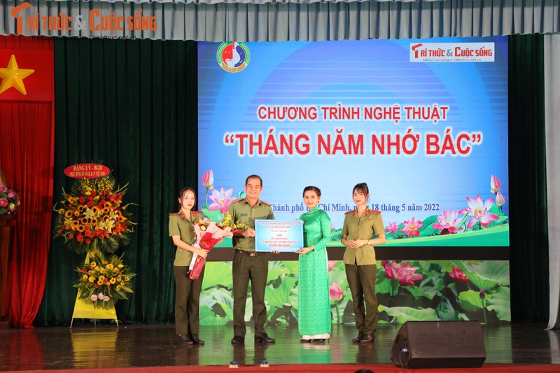 Truong Dai hoc An Ninh nhan dan, Bao Tri thuc va Cuoc song to chuc chuong trinh nghe thuat “Thang Nam nho Bac”-Hinh-2